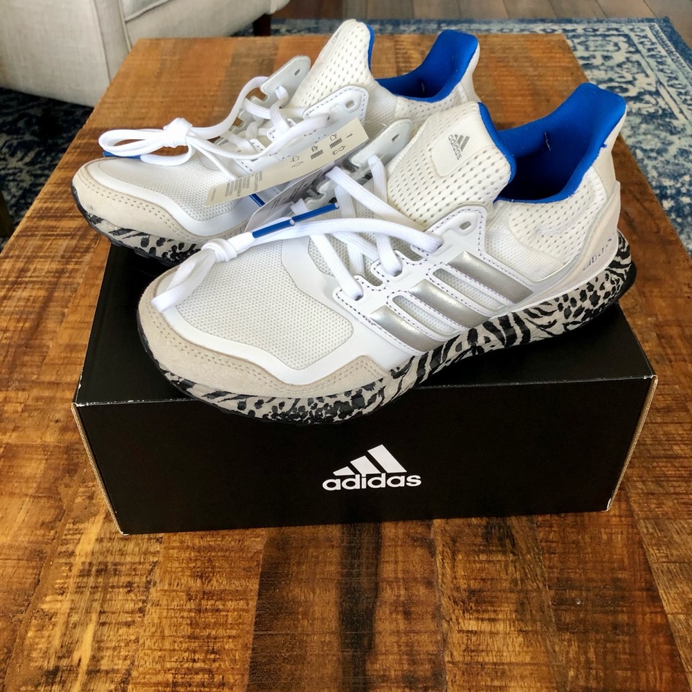 NEVER WORN - Wmns Adidas Ultraboost DNA size 5.5